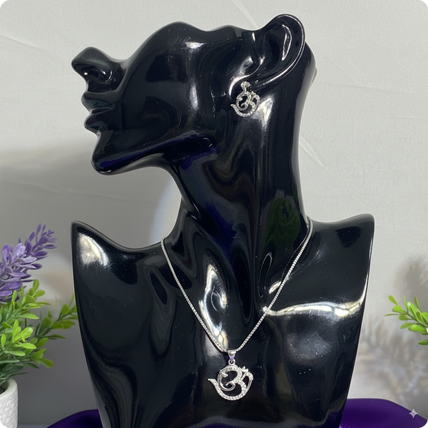✨ Elegant Om Silver Pendant Set with Matching Earrings – Spiritual Jewelry for Everyday Elegance.